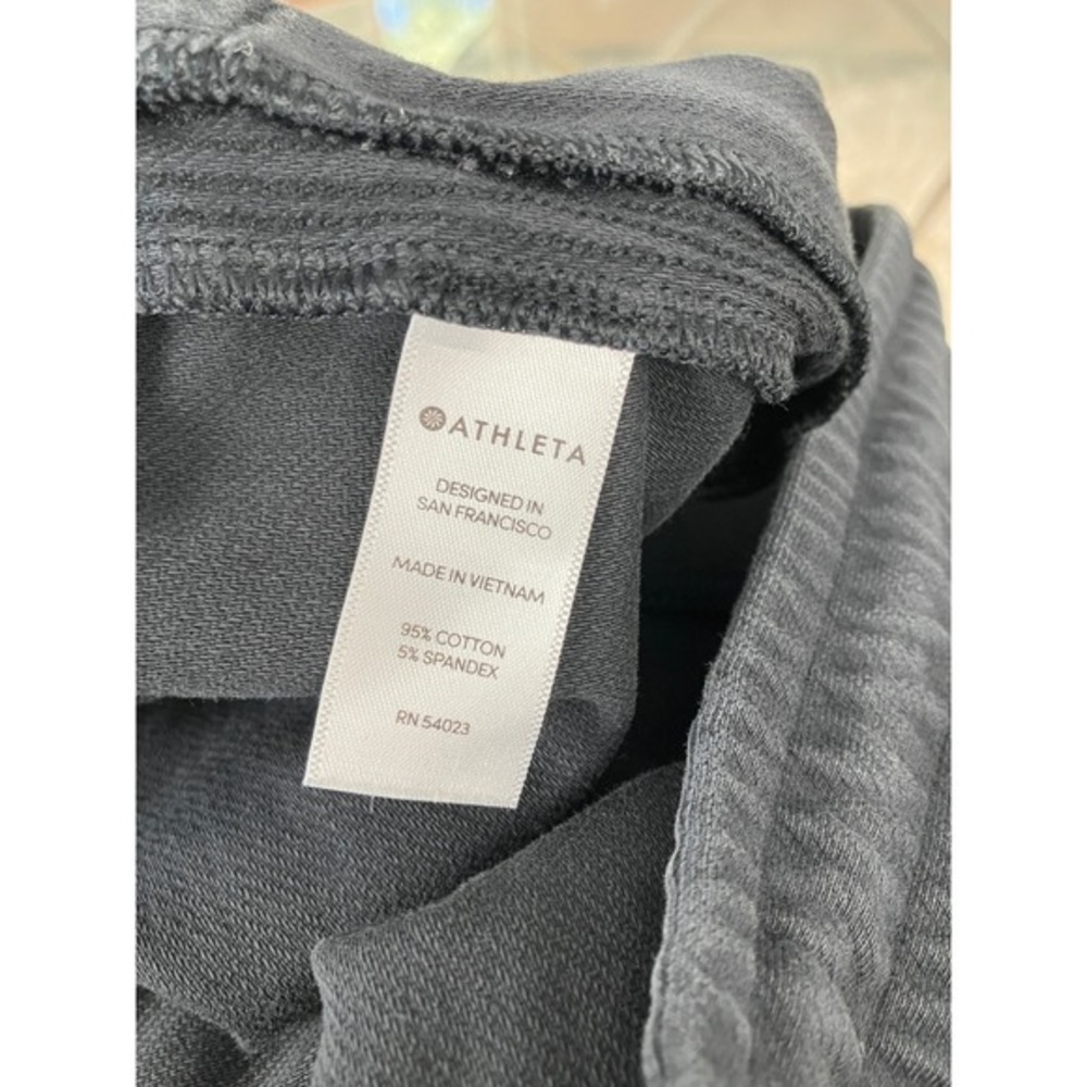 Athleta Charcoal Gray Drawstring Zipper Pocket Athletic Shorts Womens Size M - Picture 10 of 11